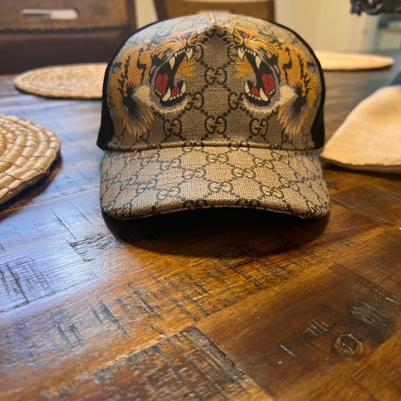Gucci Tiger Print Cap - Picture 1 of 7